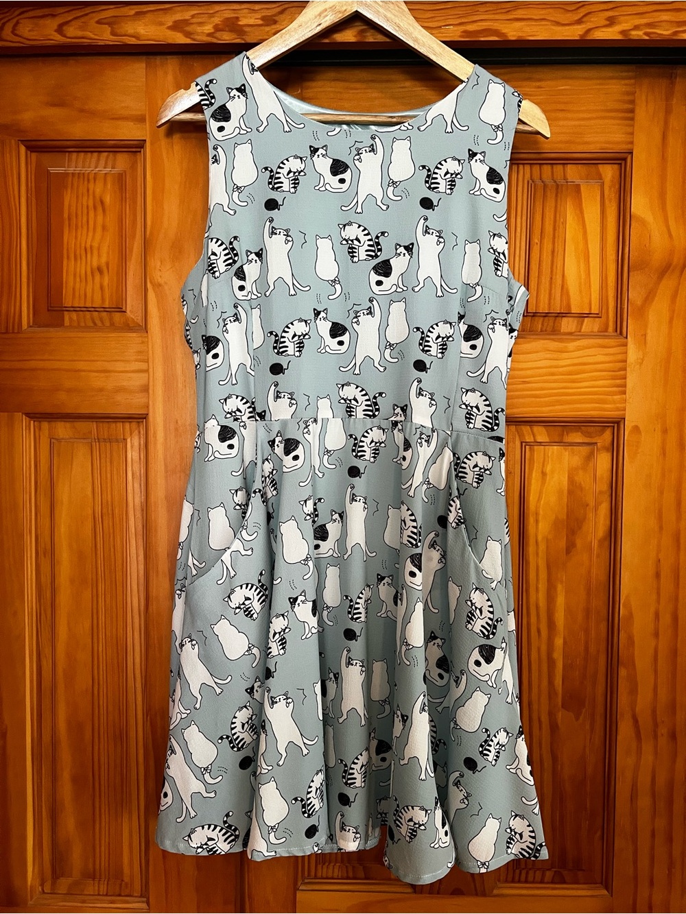 Cute Sleeveless Cat-Print Dress in Seafoam-Green